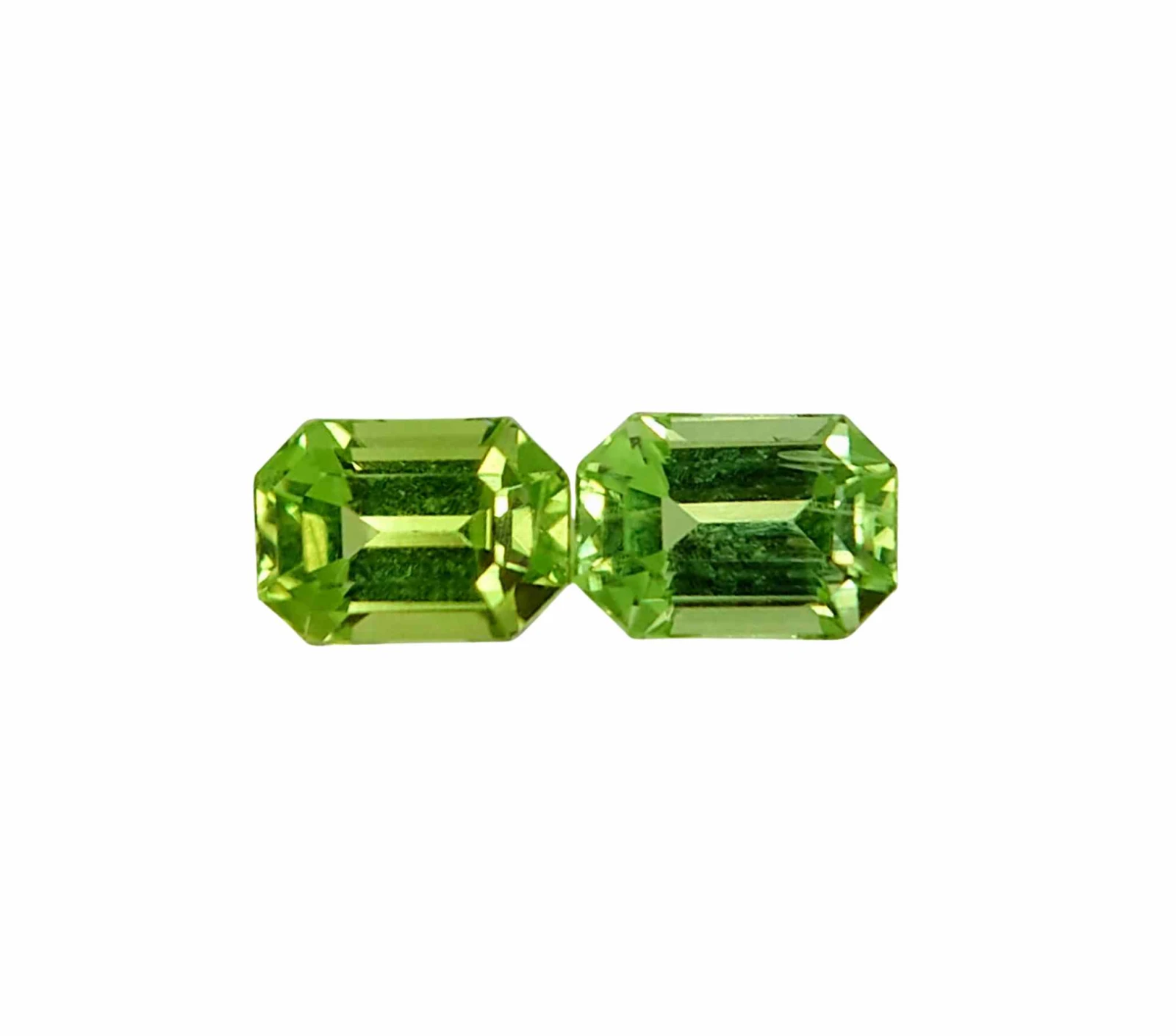 1.1ct Natural Emerald Faceted Peridots from Pakistan — view 1